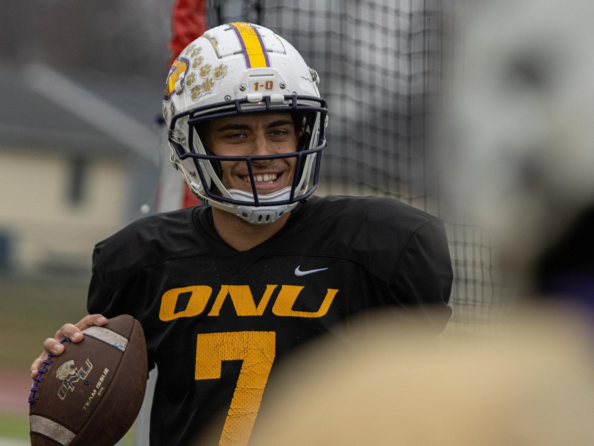 ONAZFootball's tweet photo. Smiling in the rain 🌧😁 #TigerWeather https://t.co/K00xSVoTJF