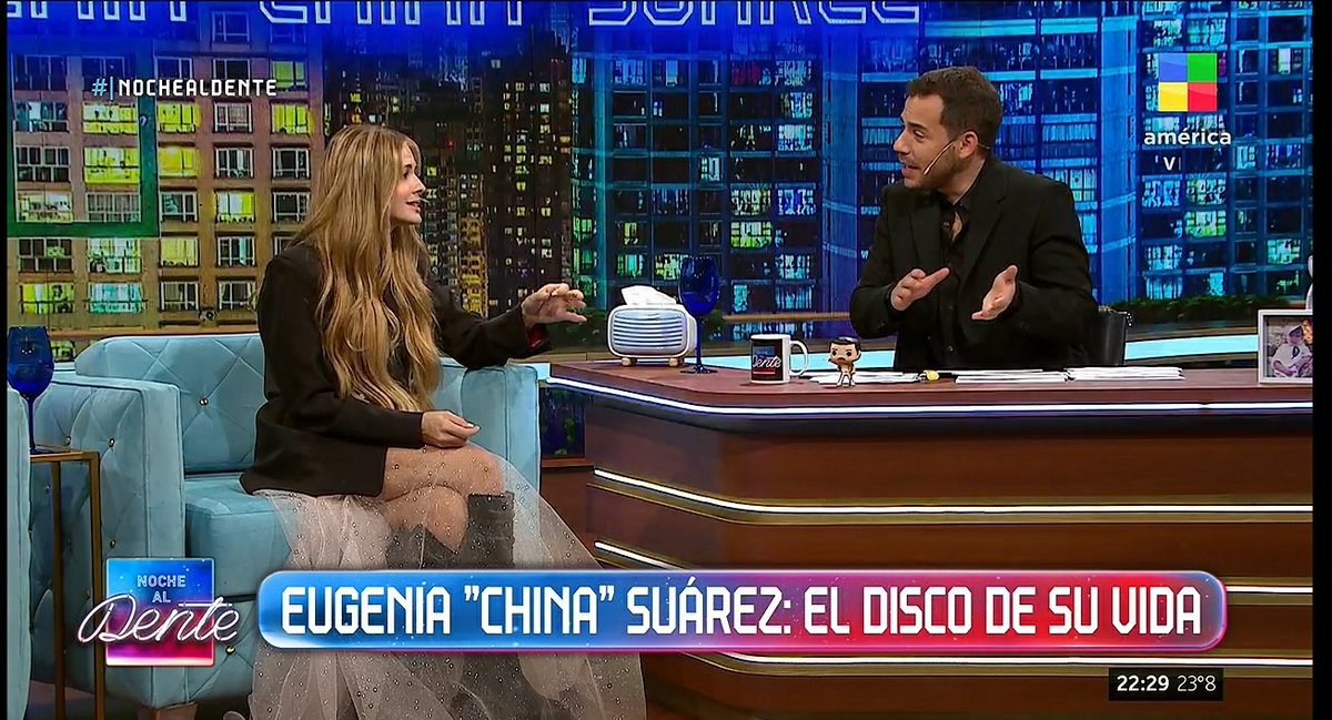 gualtieri_juan's tweet photo. Esta muy bueno #NocheAlDente con una entrevista distendida y amena del conductor, con canciones y diversion pero no podemos negar la similitud en escenografia y formato con #LosMammones.. 
Veremos la respuesta de la gente con la nueva propuesta de @AmericaTV..
Me gusta FER DENTE https://t.co/iVrEW4VhmP