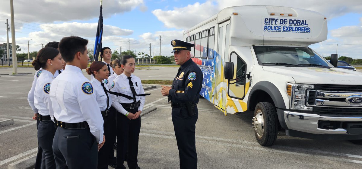 ChiefEdwinLopez's tweet image. Mentoring the next generation #BackTheBlue #DPDexplorers @DoralPolice @Cityofdoral