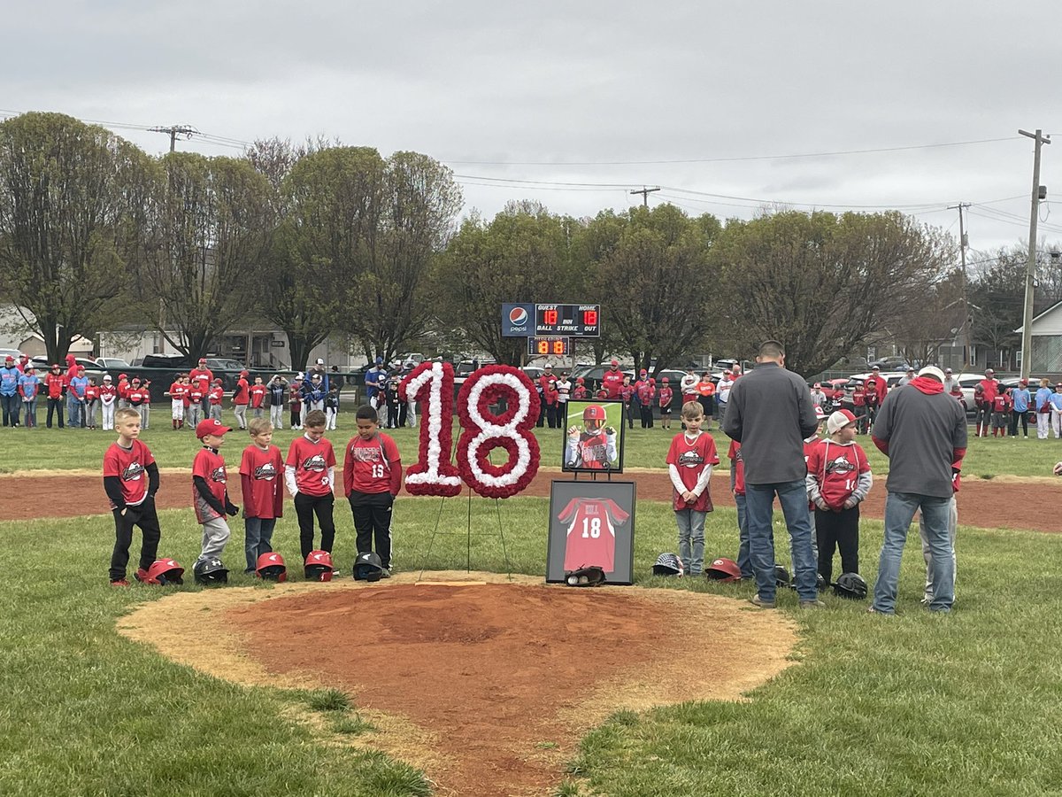 CPSredhounds's tweet photo. Beautiful memorial service for Eli Hill tonight at the rotary park in Corbin. @FOX56News #prideandtradition https://t.co/GRGb59ri8H