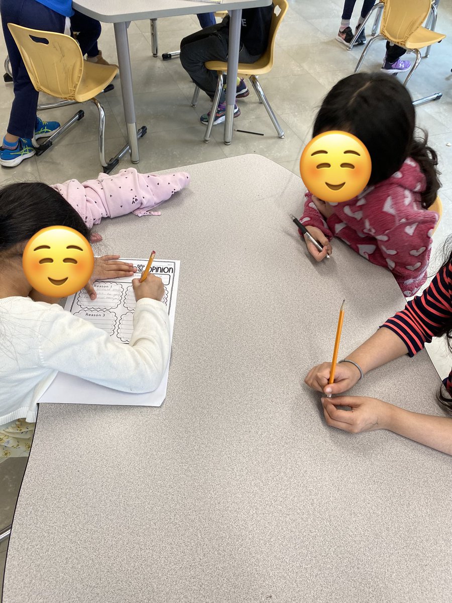 Should children choose their bedtimes ⏰? The Grade 1s and 2s worked together to form their opinions and supporting reasons to persuade others to agree with them! #PersuasiveWriting #SharedReading <a href="/DesmondHDSB/">Viola Desmond Public School</a> <a href="/HDSBLiteracy/">HDSB Literacy</a> <a href="/MrsNelson_hdsb/">Mrs. Nelson's Class</a>