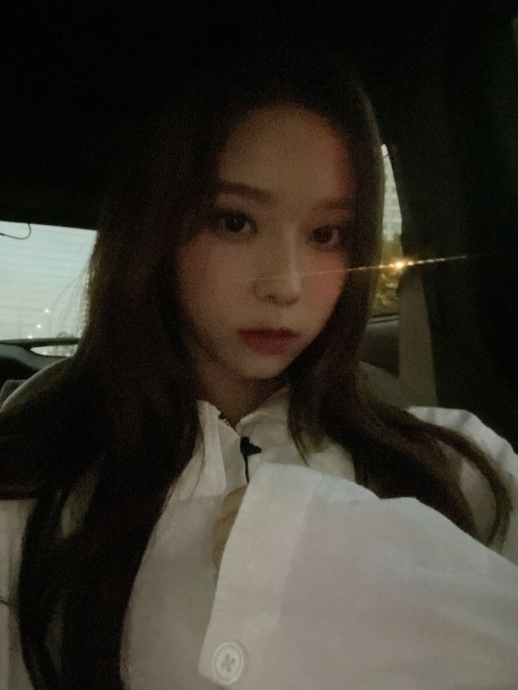 wnrinafolk's tweet photo. winrina au | "miss karina"

dónde jimin le envía una foto a minjeong por error, y a esta le crece una inmensa curiosidad de saber quien es en realidad yu jimin. https://t.co/vafLeSzByQ