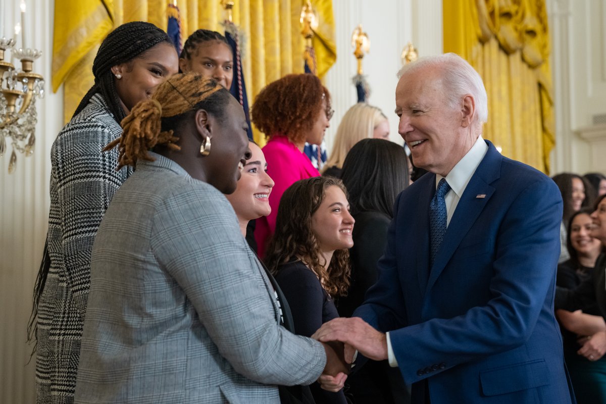 POTUS46Archive's tweet photo. Today at the White House, we honored generations of female visionaries – known and unknown – on whose shoulders we stand.

We celebrated the remarkable women who push our country forward every day.

And we recommit to the work ahead to deliver a better future for women and girls. https://t.co/mDfgpQk3RK