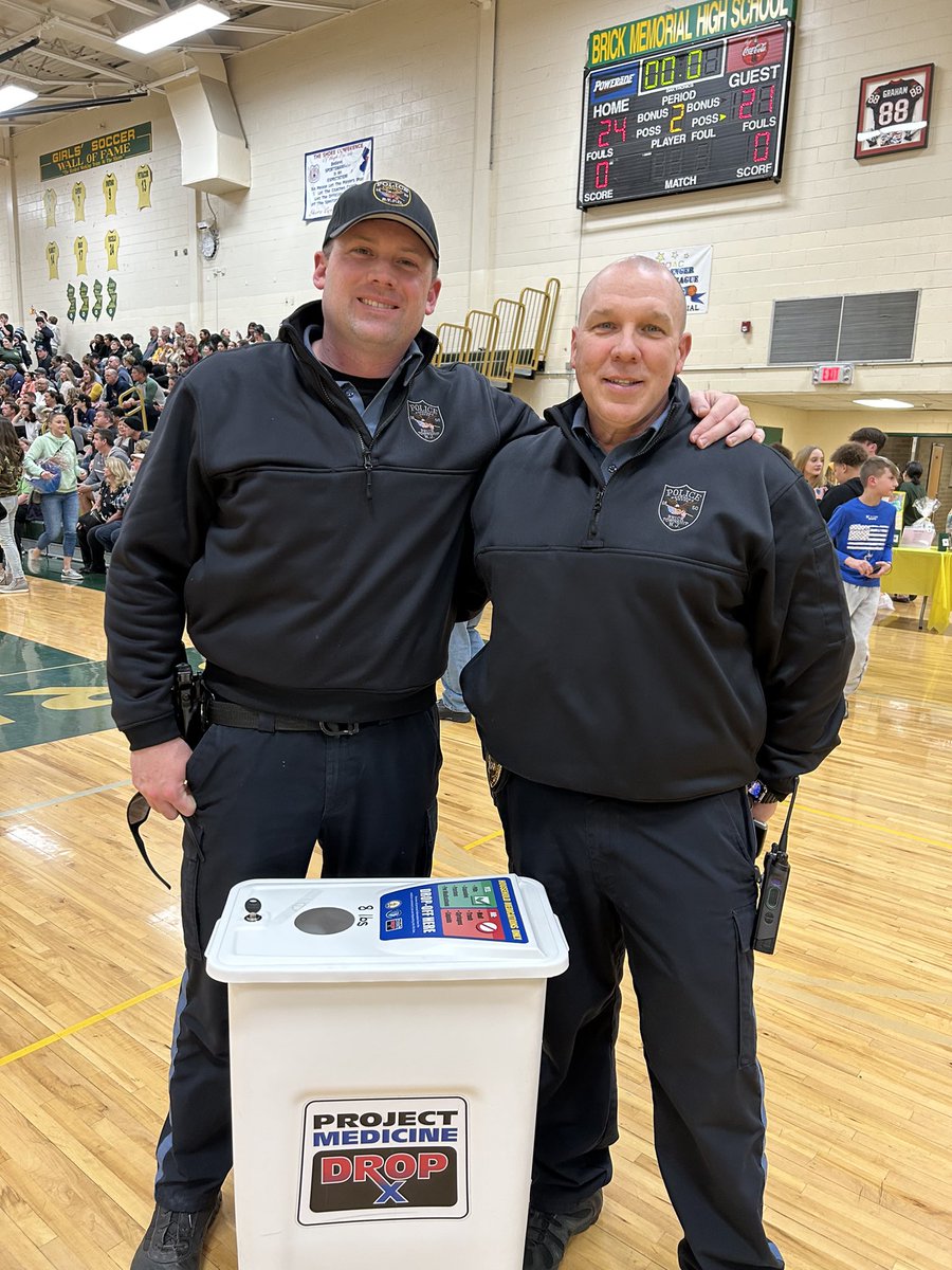 MsTri_teach_run's tweet photo. Thank you to VMMS Lead &amp; Seed and Brick Township Police for this wonderful event! Staff wins by 1 at the buzzer! Thank you to everyone that attended, donated or participated! @VMMSMustangs @vmmsLEADandSeed @Brick_K12 https://t.co/gjBsiKbUp2
