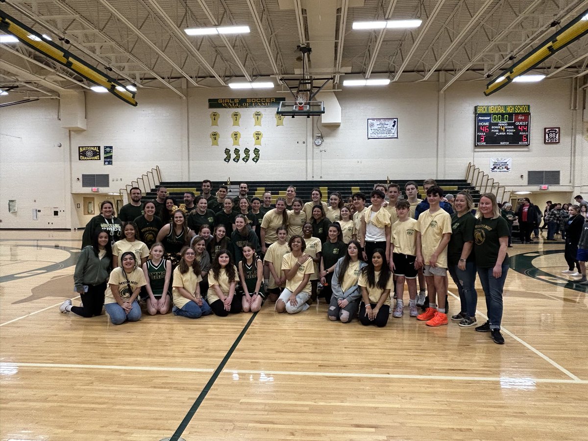 MsTri_teach_run's tweet photo. Thank you to VMMS Lead &amp; Seed and Brick Township Police for this wonderful event! Staff wins by 1 at the buzzer! Thank you to everyone that attended, donated or participated! @VMMSMustangs @vmmsLEADandSeed @Brick_K12 https://t.co/gjBsiKbUp2