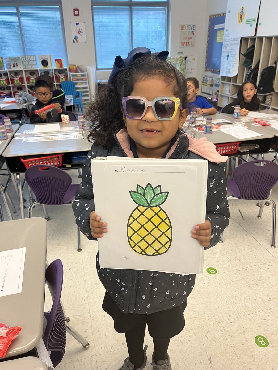 Coolest pineapple ever🍍 ⁦@SnipesAcademy⁩