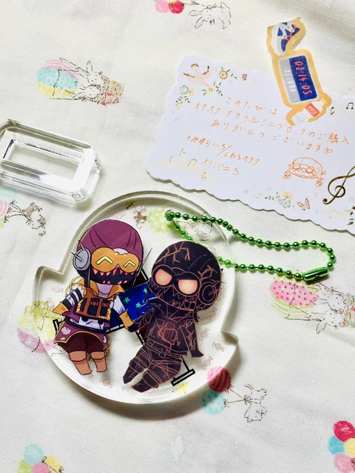 とあるさん( )のオクオクちゃんアクブロ届いたーーーーめっっっかわかわのかわやはりこの2人、よい…………嬉しい券も同封されていたので何に使うか迷い中大切にします 