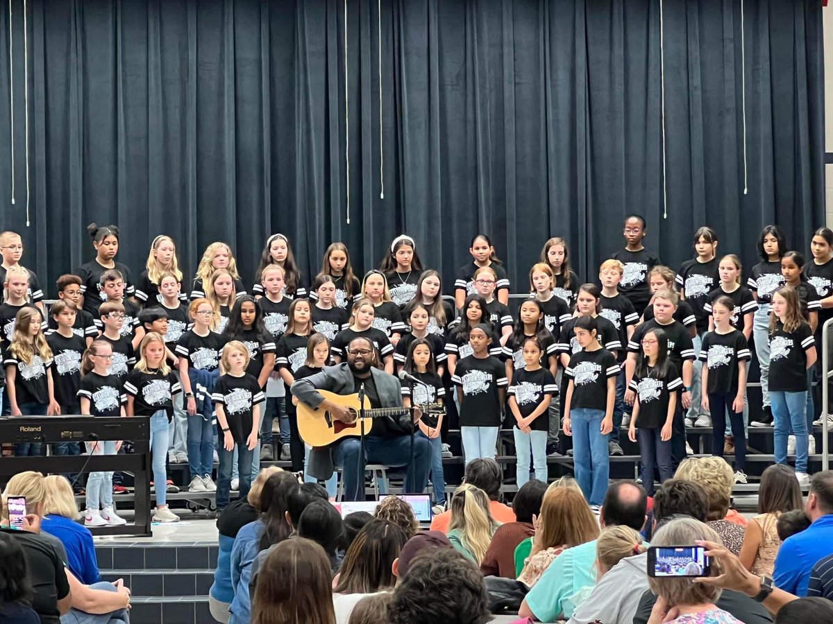 BickhamFam5's tweet image. 🚨 late post- but we had some gr8 things happen @SampsonElem b4 spring break. Highlights include our choir’s Black  History concert &amp;amp; program &amp;amp; our PBIS Hero Reward raffle! We are #SampsonStrong