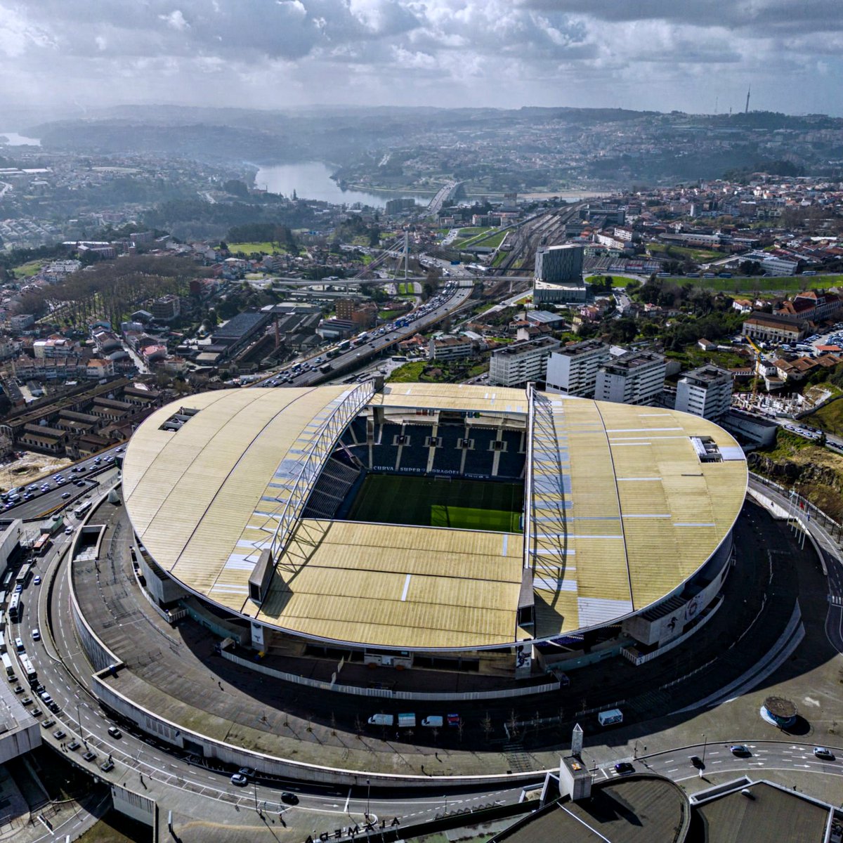 CuriosidadesEU's tweet photo. 🇵🇹 A cidade do Porto. https://t.co/Fn8SVPYrfW