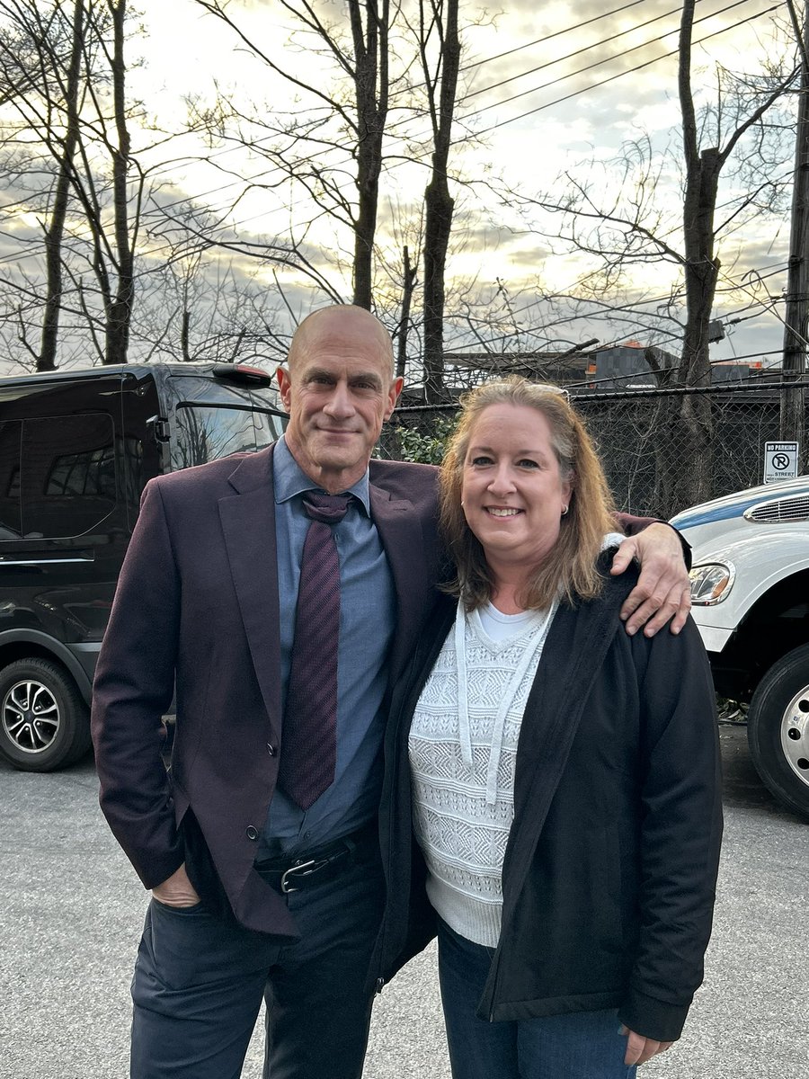 Took a trip to Queens today.    I meant what I said @Chris_Meloni   You give me faith in men.  Thanks for being so nice today!  Also meant to say that you are an incredible actor and I’ll be a fan for as long as you keep doing your thing!
#chrismeloni #LawAndOrderOC