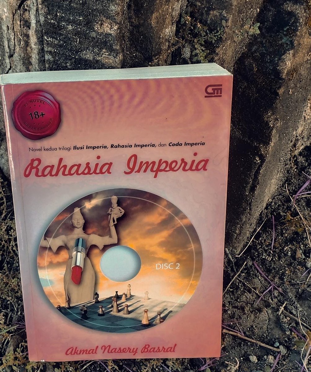 budis1909's tweet photo. @literarybase Crrent reading #RahasiaImperia @basralicious @bukugpu https://t.co/8UcKAc0dOo