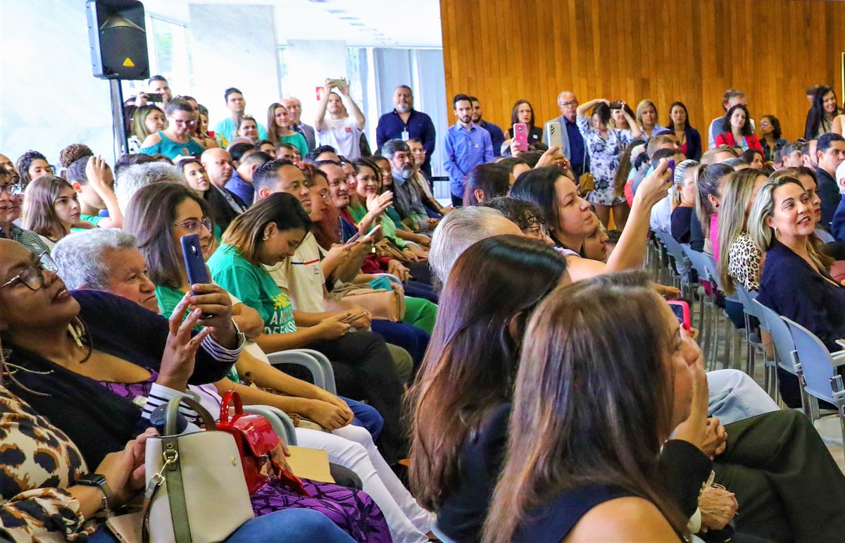 TeSindi's tweet photo. NOMEADOS 235 SERVIDORES NA DEFENSORIA PÚBLICA DO DF
https://t.co/CppdSJHueV
Aprovados no concurso realizado em 2022, os novos servidores assumiram cargos da carreira de Analista de Apoio à Assistência Jurídica, com jornada de 35 horas semanais e remuneração de R$ 5.241,22. https://t.co/EsOC0mHkJR
