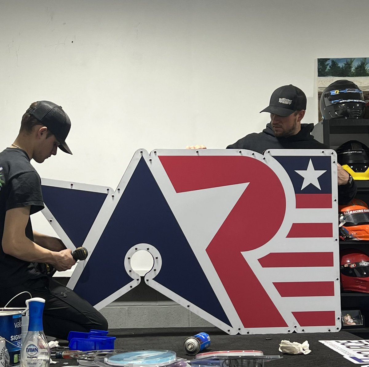 landenlewis99's tweet photo. Little late night work doing some signs with @BillyWorkmanJr.
#2ndjob #latenightwork https://t.co/TAGnjWUFfz