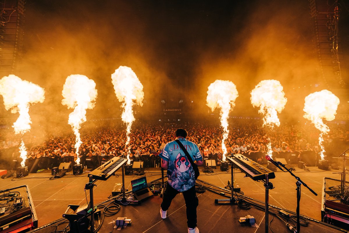 here’s your reminder to hold onto those dreams 🫶🏻

these photos are 10 years apart 😭 (fkn crazy I’ve been at it this long lol)