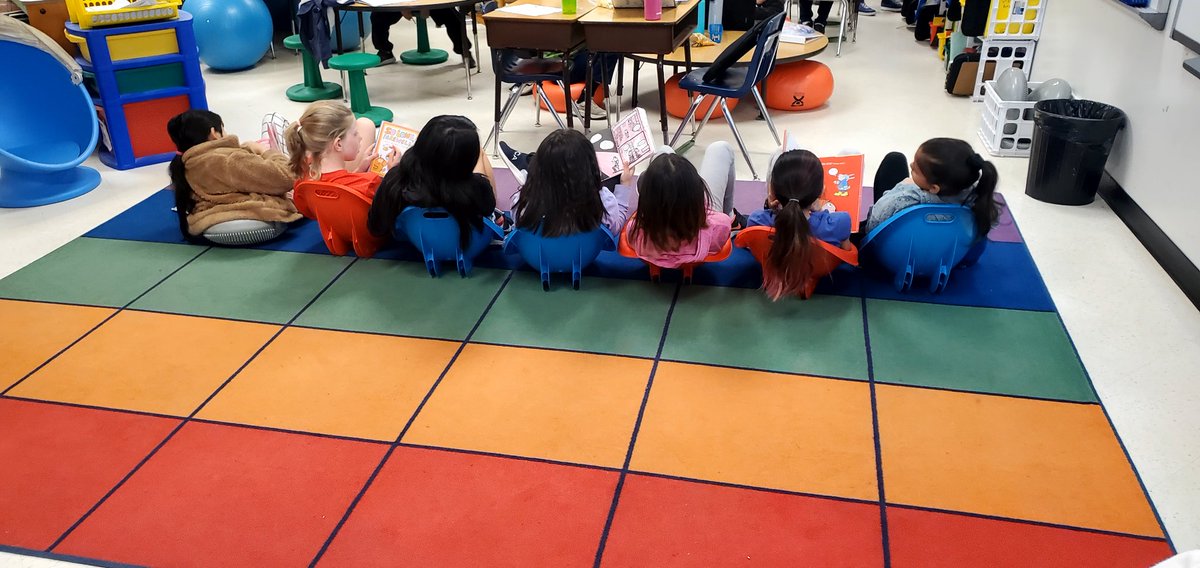 aacarroll1's tweet image. Buddy reading in full effect. 🤗 📖 #ClassroomCommunity #WillowPride @WSESfox