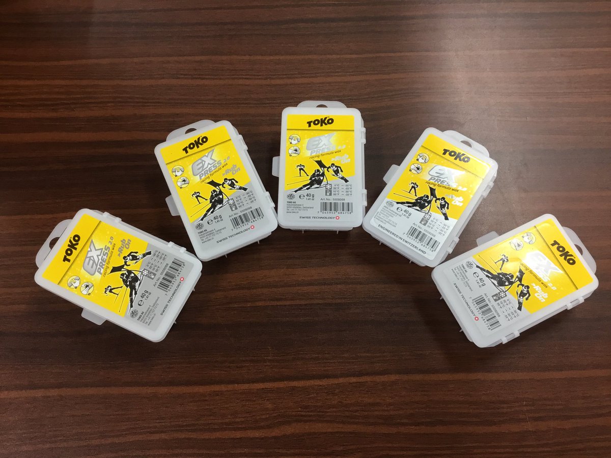 Ishii_compekan's tweet photo. スタッフオススメ!
3月の雪質でもすごく良く滑る⛷
TOKOスキーワックス『EXPRESS RubOn』のご紹介です。
アイロンを使わなくても簡単に塗れ、入物裏面に付いているコルクですぐに伸ばすことが可能です🎿
https://t.co/6FLUG7woI3
#石井スポーツ #カンダコンペカン #スキー #TOKO #WAX #RubOn https://t.co/Zq2dWeq1LM