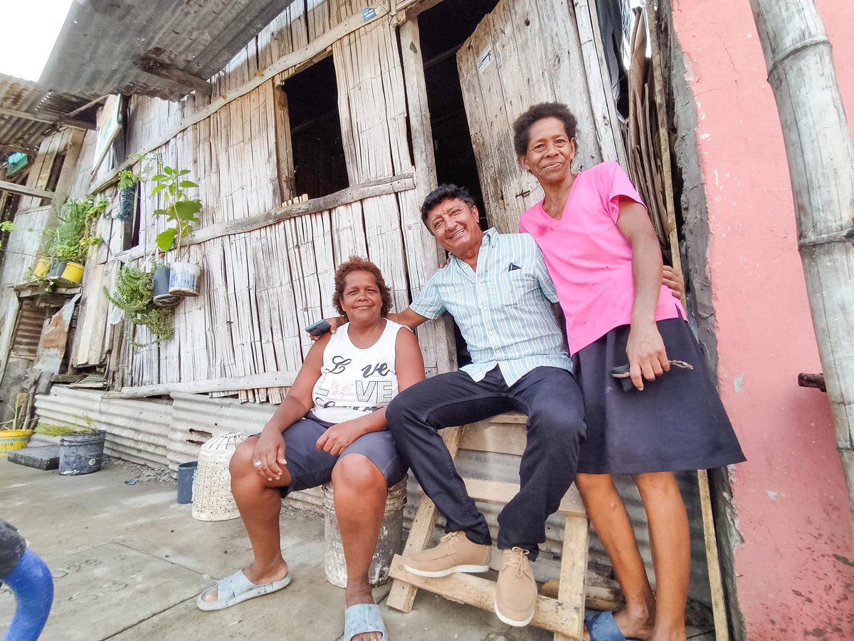mgonzalezec's tweet photo. Qué lindo es volver a encontrarme con Julieta y Vicenta Briones, amigas que siempre me reciben con cariño en su humilde hogar. 1/4 https://t.co/DXteiMkPKc