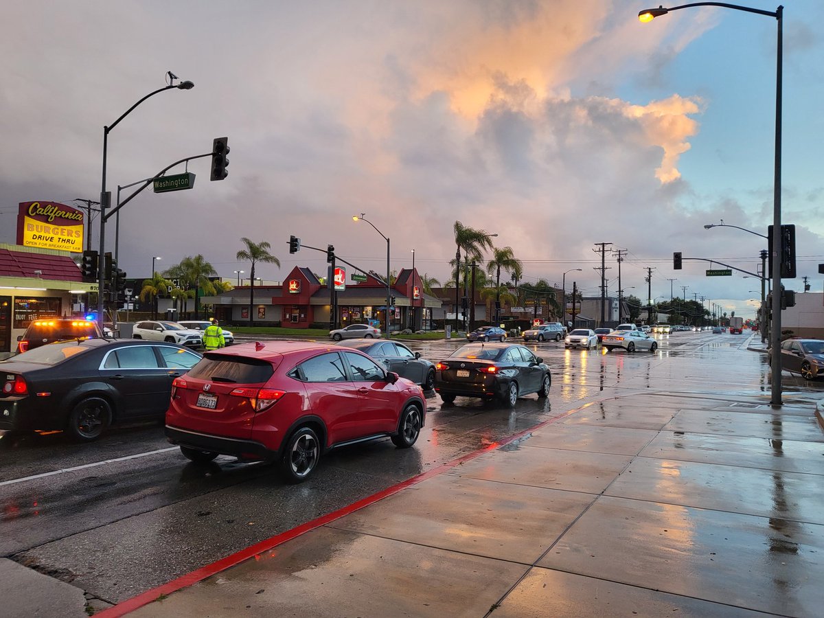 Oaknutjohn's tweet photo. Near the epicenter of where a tornado touched down in Montebello this morning, most of the debris has been cleaned up but streetlights from Bluff Rd west to Maple Ave are still out https://t.co/R9qMlvrxtA