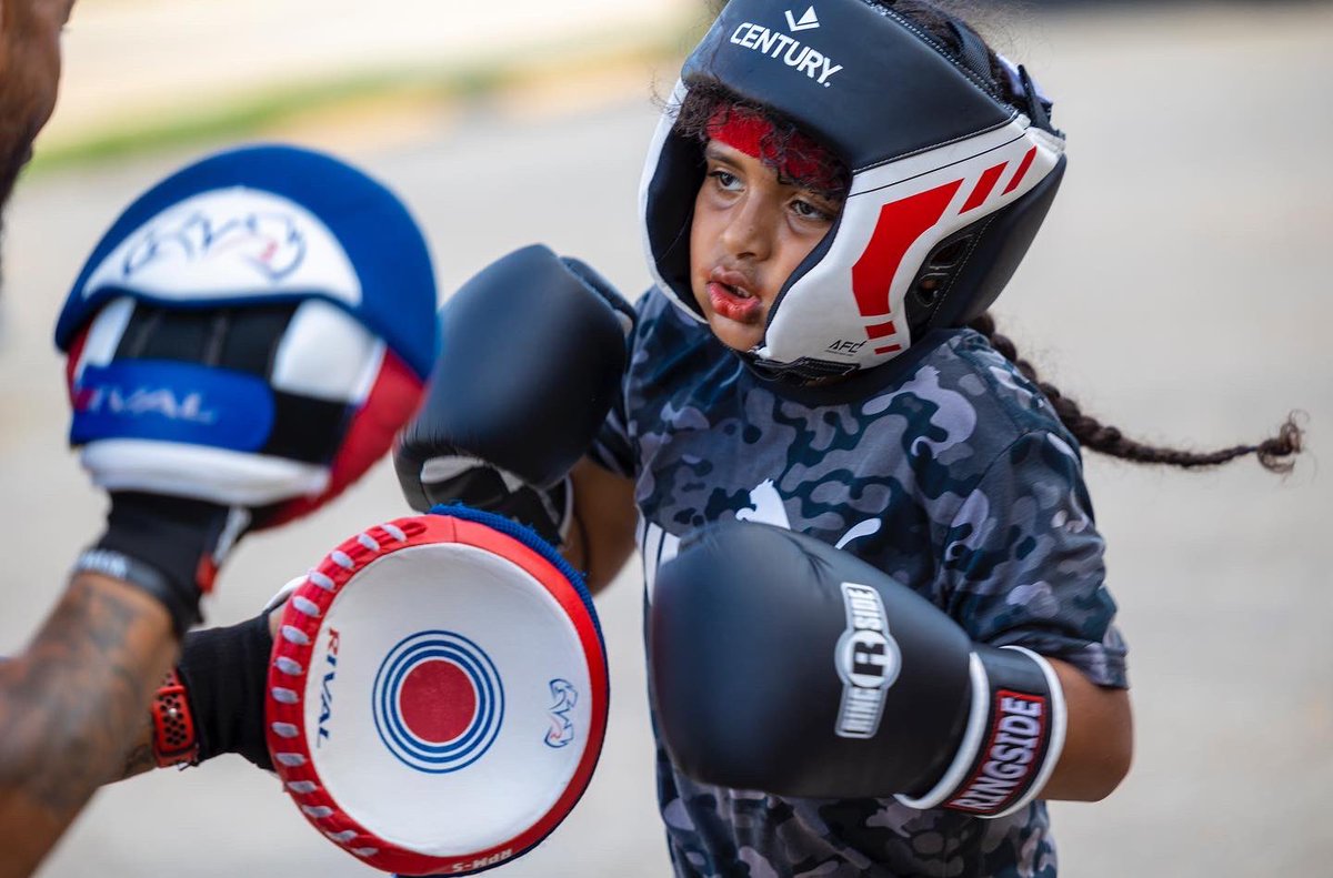 When the weather is this nice, go outside to spar, even if it’s a parking lot. Trainer Eddie Dejean and Richard Peña, 9, work on their moves outside Upper Cutz Boxing Gym &amp; Barbershop in Harvey. 📸 Chris Granger #boxing #Weather #NewOrleans