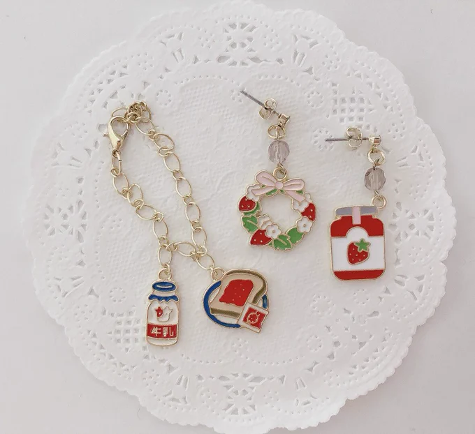 #おおちゃん商店いちごのアクセサリーたち2枚目【朝はパンとミルク派なぬいちゃんアクセサリー】3枚目【は食べても飾っても可愛いピアス】ぬいちゃんとお揃いコーデっぽく楽しめます! 