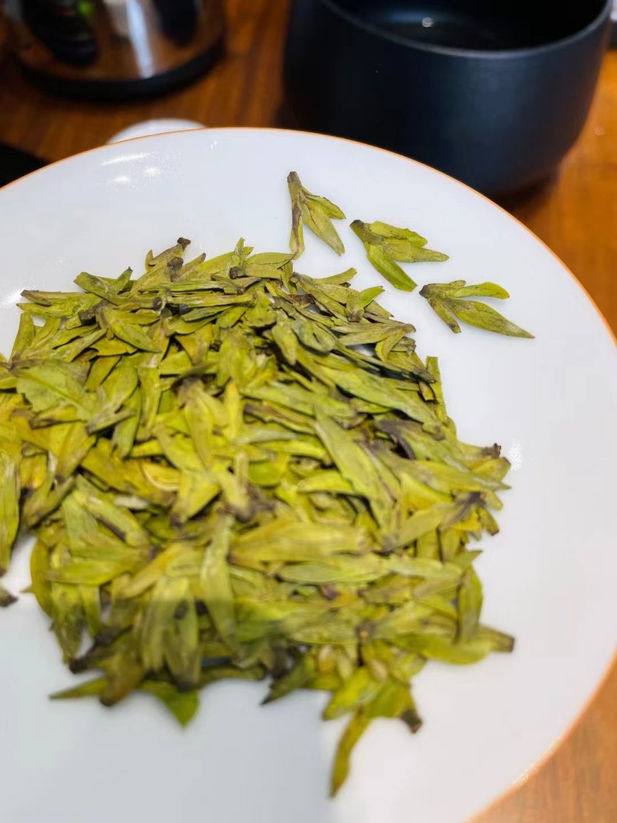 yingforyou1's tweet photo. The appearance, aroma, taste, and soup color of handmade tea are better than those of mechanical tea. The experience of a set of processes fully feels the infinite charm of traditional handmade tea. https://t.co/Ut1ZkK9oJ8