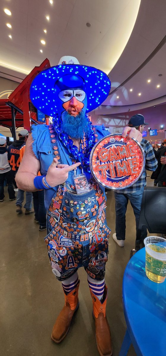 banjoguy55's tweet photo. 8:52 Game Time #LetsGoOilers #Banjoguy55 #angrybeard https://t.co/6dKeG89dKh
