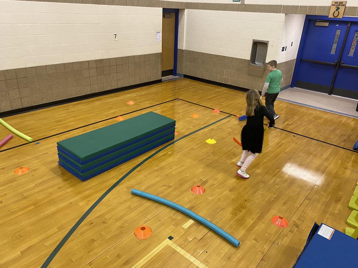 MrsSkwira's tweet image. HOCKEY time! 🥅 🏒    #PhysEd #hockey #longhandled @OPSPHYSED @OPS_Fullerton