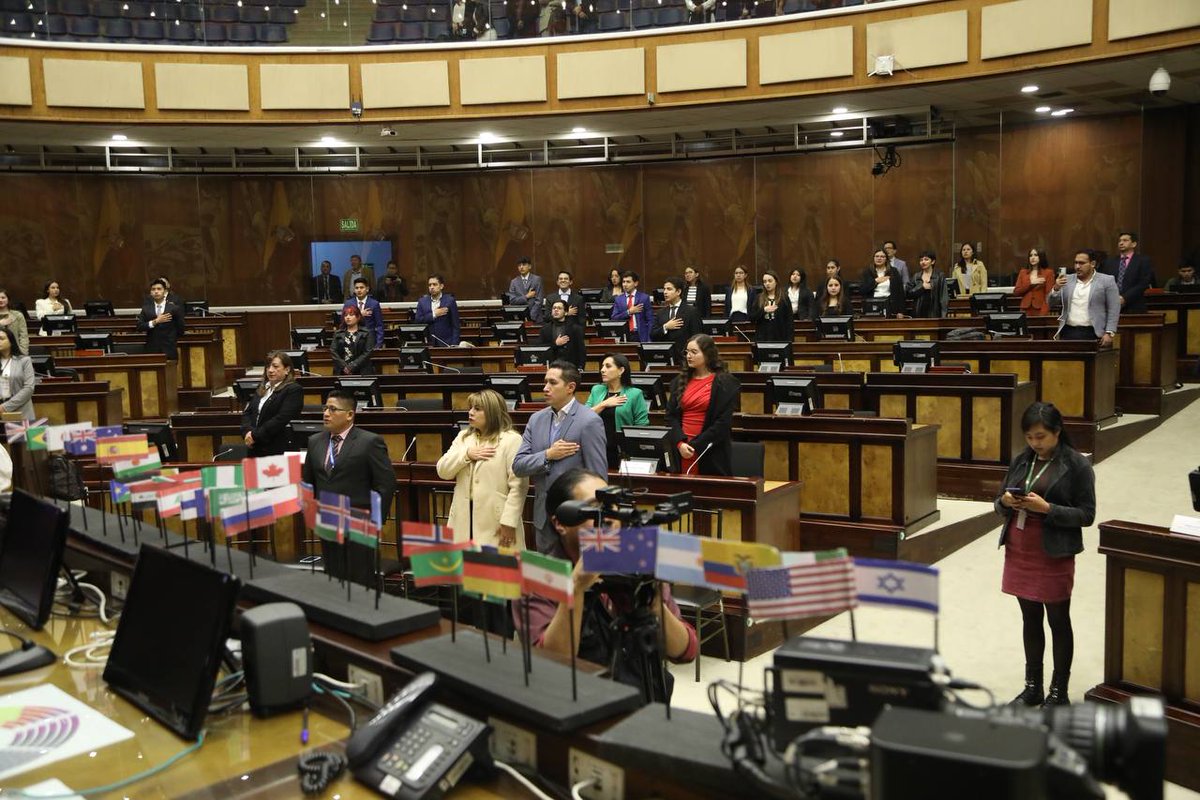 VSaquicelaE's tweet photo. Con profunda alegría doy la bienvenida a las autoridades y jóvenes representantes del Modelo de Naciones Unidas #ROTARMUN 2023.
Los jóvenes son los futuros legisladores y cumplen un rol fundamental para lograr un cambio positivo que lleve desarrollo y paz a las naciones del 🌏. https://t.co/sXgPfIlGnX