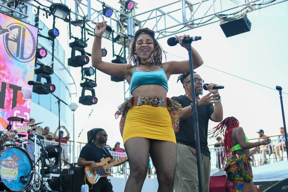 unitard311's tweet photo. Had the best time during the sets with @ADtheBand  on the @311Cruise https://t.co/GiPFUaWcxJ