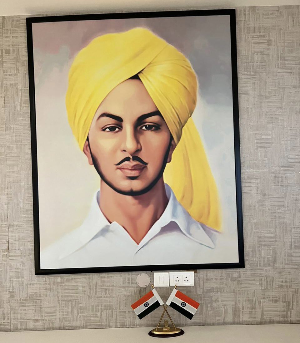 its_tera_yarr's tweet photo. Gratitude to Shaheed-e-Azam Bhagat Singh, Sukhdev Thapar and  Shivaram Rajguru for their immense sacrifice to the motherland! 🙏🏻✨🫡🇮🇳

#BhagatSingh #Rajguru #sukhadev https://t.co/adlPrtfCPE