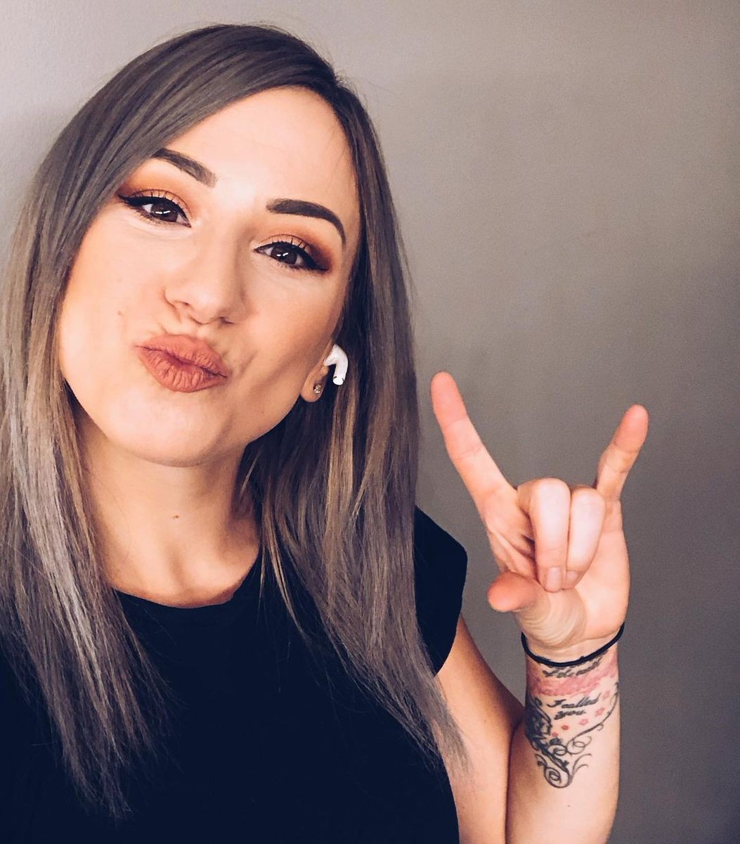 shadow__darker's tweet photo. #jenledger #skillet https://t.co/o5Y3lafMSG