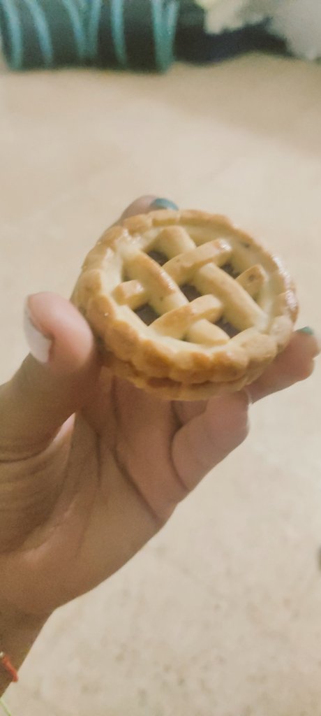 FlorMM7's tweet photo. Galleta pal corazón 😸 ❤️ 🍪
#FelizMiercoles https://t.co/roubzaj0Wi