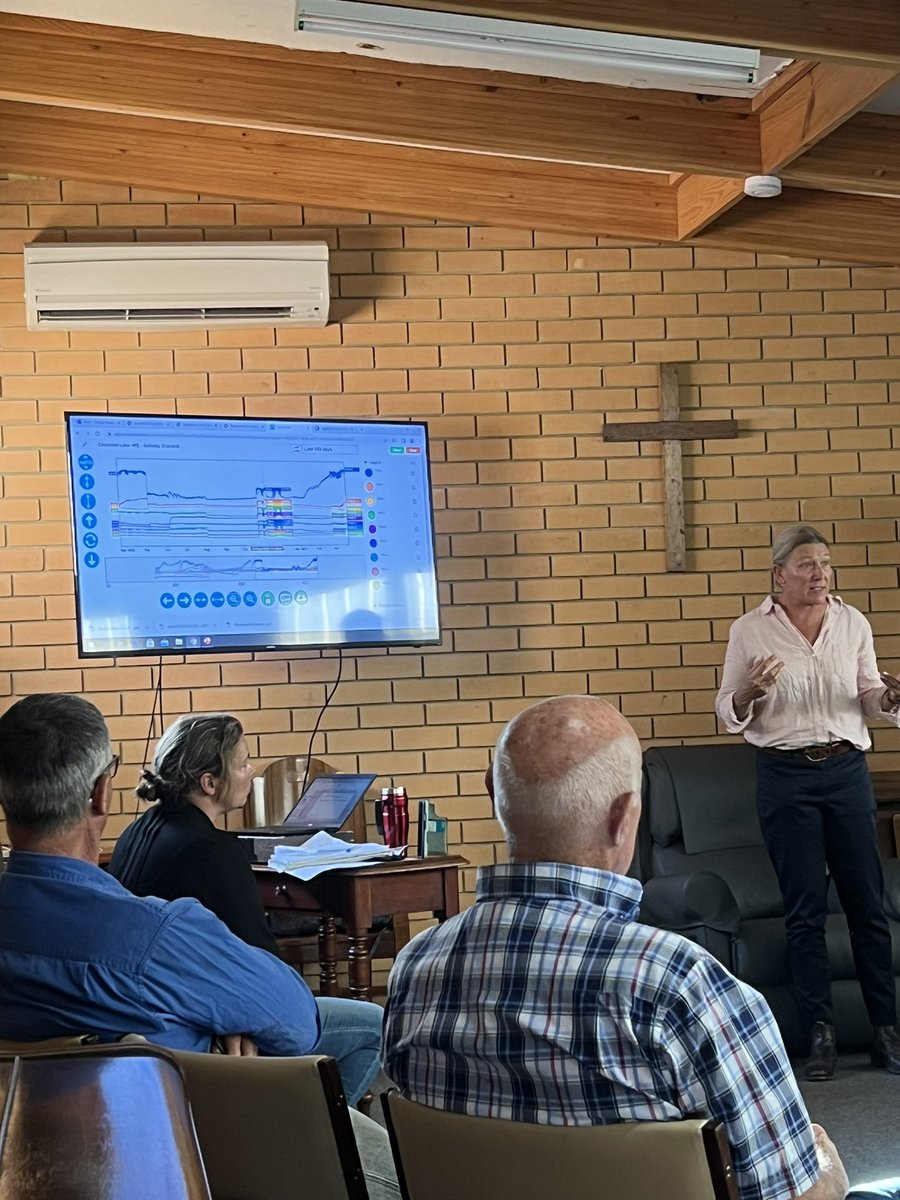 MsfMallee's tweet image. #Coomandook salinity update for growers has given key outcomes from sites with Facility Turner, growing safflower with @SAGrainTrust @Rhi_Schilling, Chris McDonough on Mallee seeps Decision tree. #msfprojects Implementing findings from different projects will benefit farmers.