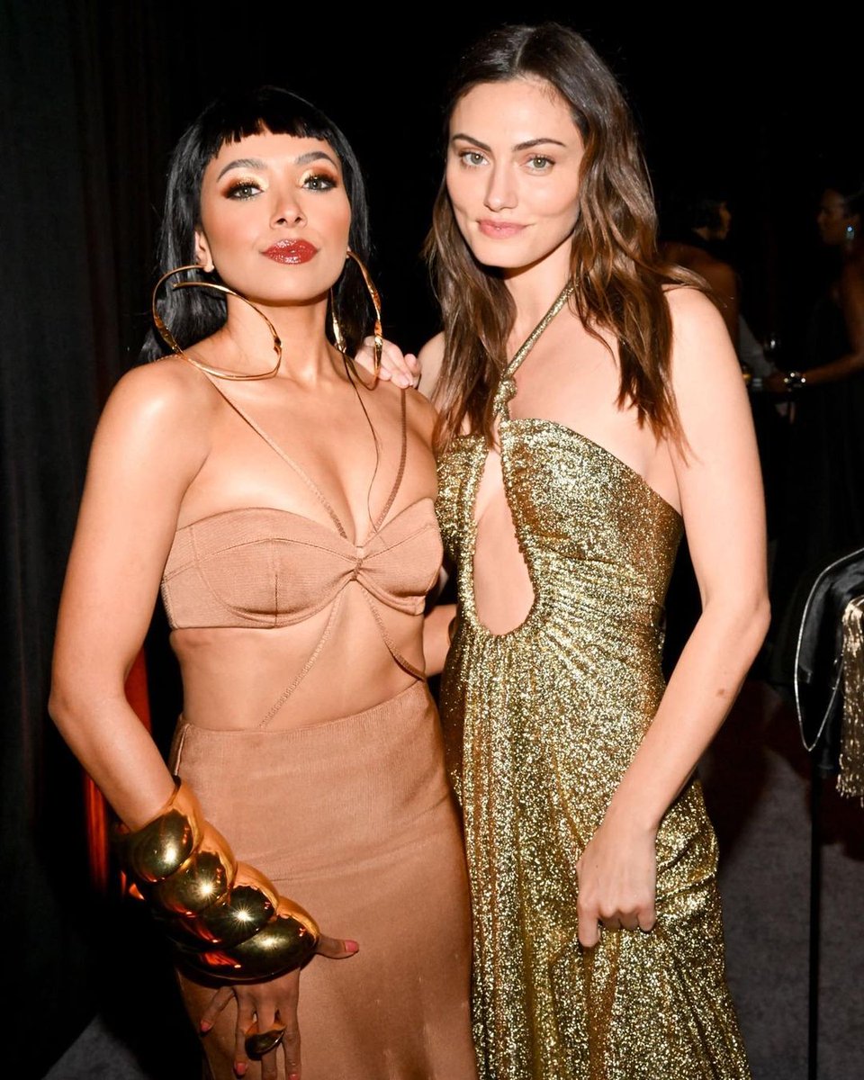 phoebetadorer's tweet photo. TWO QUEENS TOGETHER ❤️👑
@KatGraham #phoebetonkin https://t.co/A3MSLXw2O9