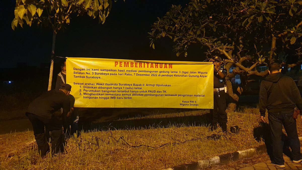 SltorkNet's tweet photo. Bpk Wakil Walikota Surabaya @CakArmuji ...gue mau tanya Gereja Kristus Tuhan di Jl. Wiguna Selatan No.3 Surabaya punya izin IMB memperbolehkan bangunan sampai LT 3, knp bpk menghentikan aktivitas pembangunan Gereja tersebut ?
@jokowi 
@Kemenag_RI 
Manteman tolong bantu Viralkan🙏 https://t.co/ZSNQtUpYnO