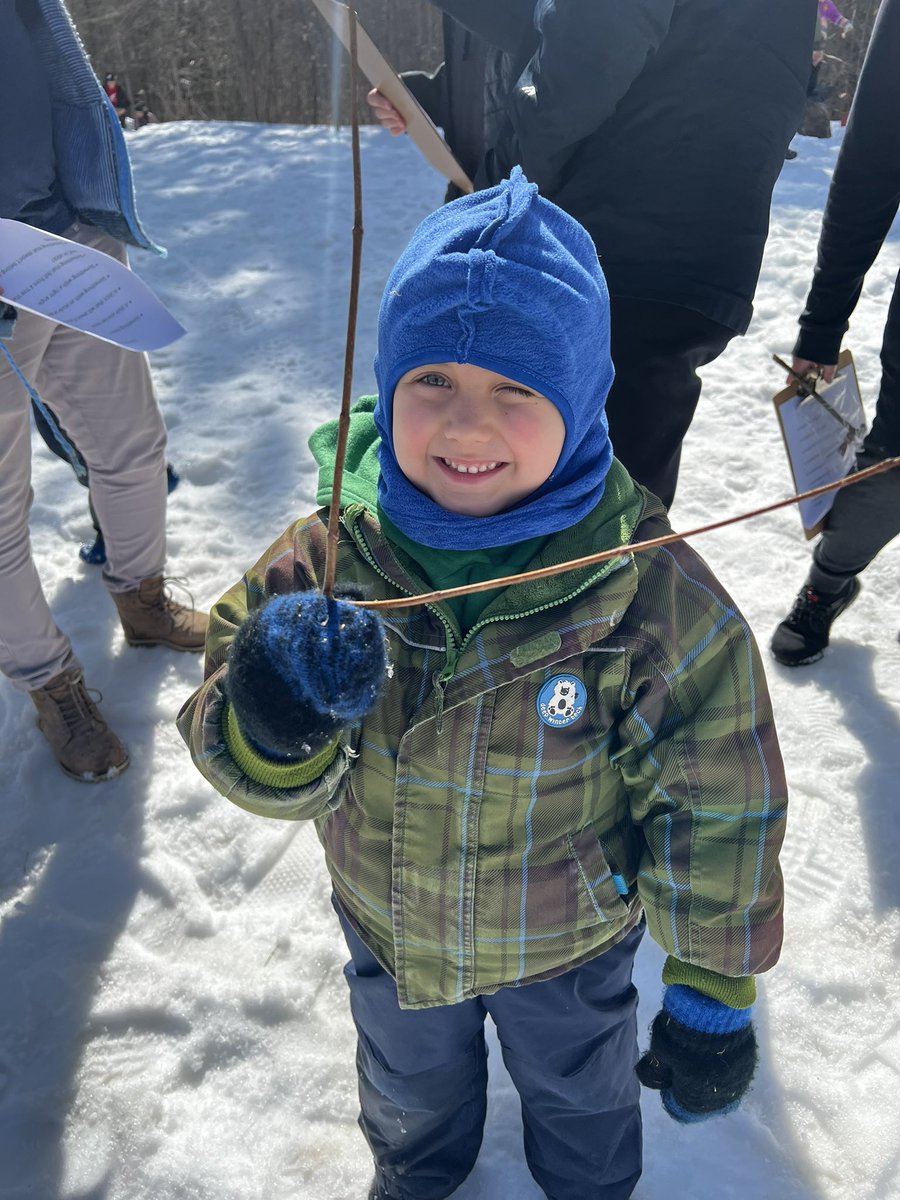 MissRSmith's tweet image. Our Grade 8 inquiry buddies taught us about right angles and acute angles when finding items in nature. @MrMulvihill89 @alcdsb_omer @alcdsb