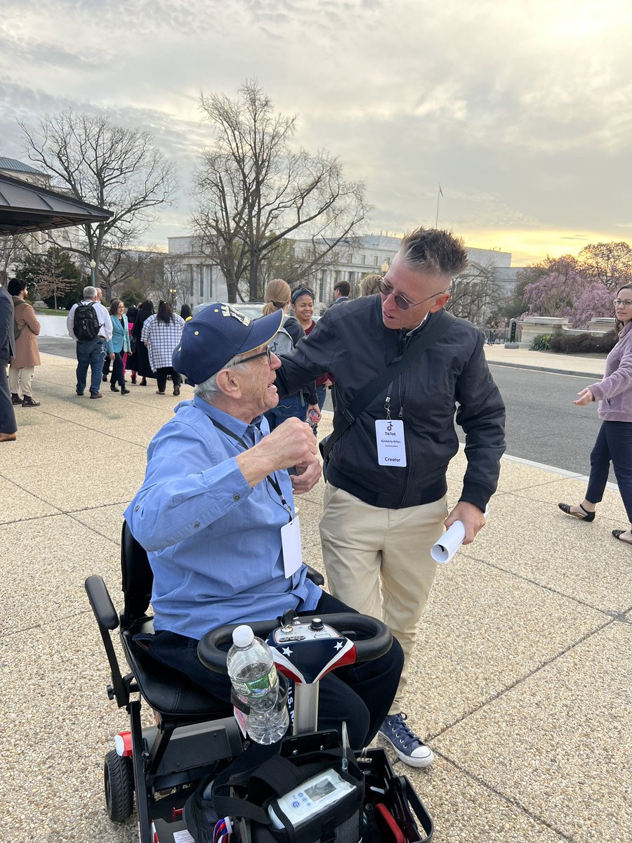 chemical_kim's tweet photo. I am happy to have made new friends, Kenny, Amanda, Jenny, and Jerry @patriotickenny 🇺🇸🥰
The Patriotic Kenny Foundation was born out of a need for a veteran and continues to fulfill the mobility needs of our veterans. #amazinghumans https://t.co/WzTIR7D8Or