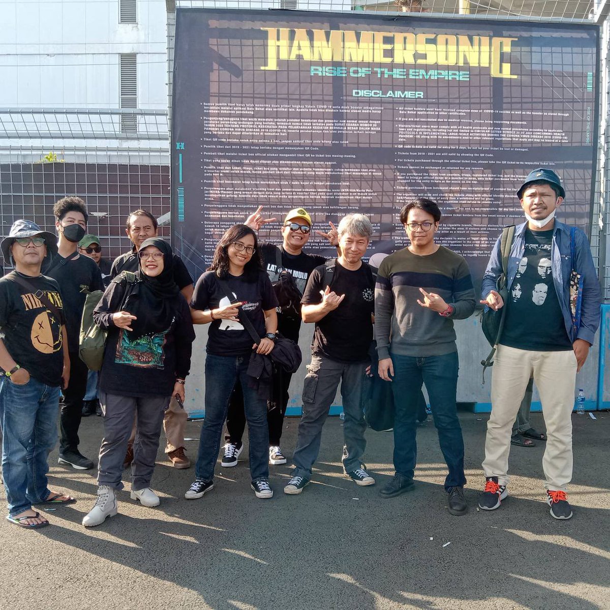 T_U_C's tweet photo. Founder TUC sebenarnya fans Slipknot, tapi sayang beliau sedang di Oxford, ngambil S2.
Jadi biarkanlah kami yang mewakili beliau menghadiri Hammersonic 2023 ini.
#taxundergroundcommunity #Hammersonic2023 #slipknot https://t.co/Io2qjqNQjD