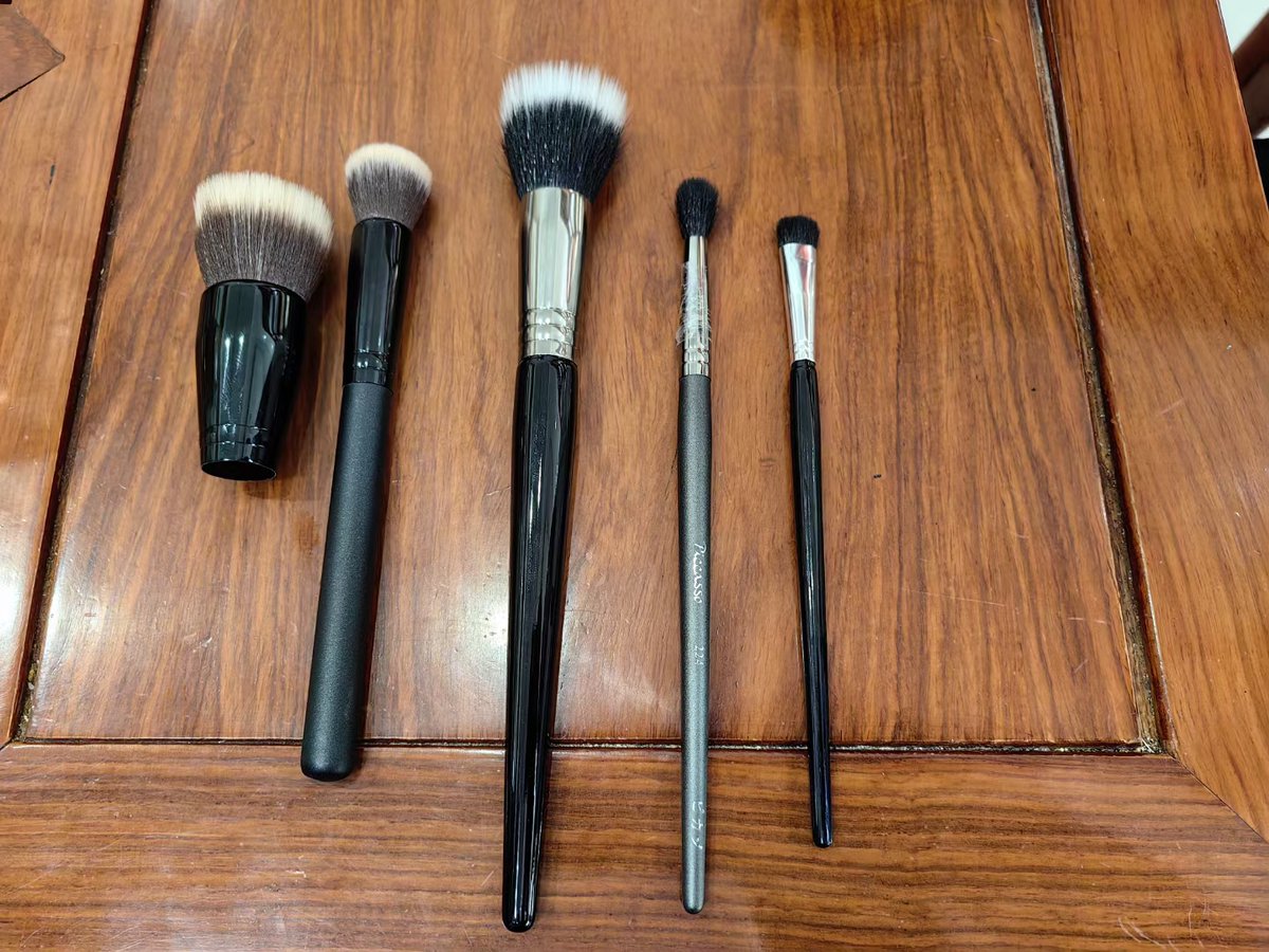 makeupbrushmill's tweet image. If you want to improve your make up brushes quality,pls kindly contact with us,Our factory have 16 years customized experiance for high end makeup brushes for many worldwide cosmetics brands
Customized Logo,Private Label
Vegan&amp;amp;Cruelty-free
Thank you
Wechat/WhatsApp:+8613231768661
