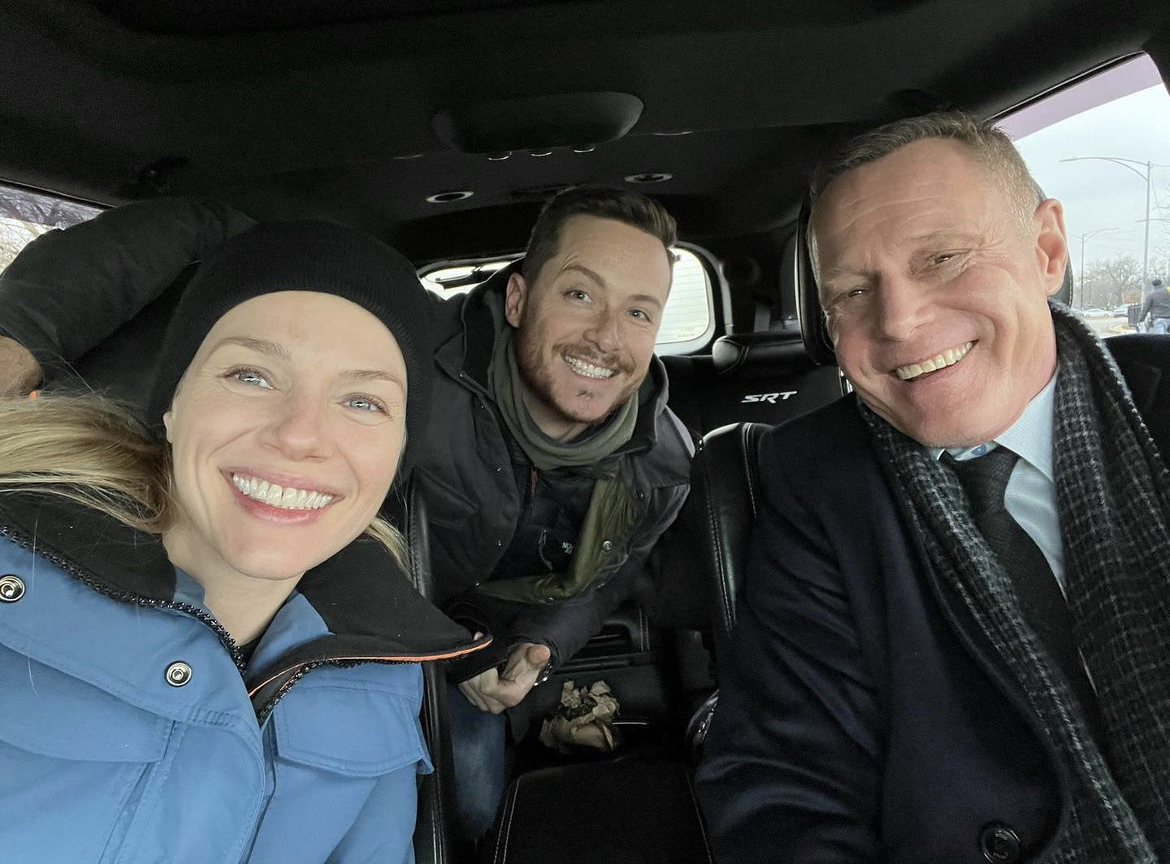 NBCOneChicago's tweet image. all smiles for @jesseleesoffer&apos;s directorial debut 🤗 🤳: @trspiridakos