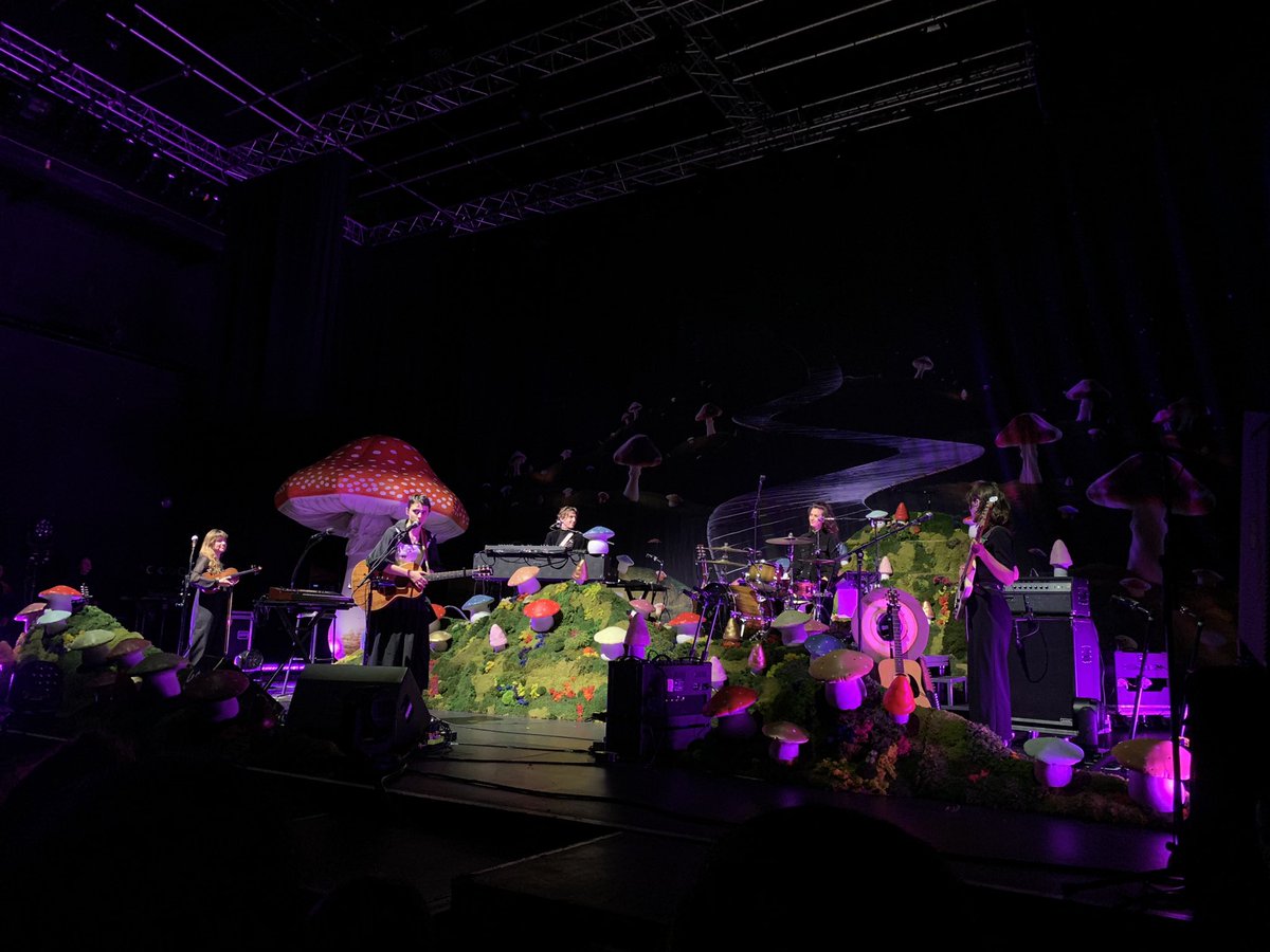 Emiiiilie_'s tweet photo. Pomme on sa Forest Enchantée! 😍🍄✨🧚.

Merveilleux concert une parenthèse de magie, Bravo et Merci ❤️ @Pommeofficial https://t.co/AdVLB9Da76