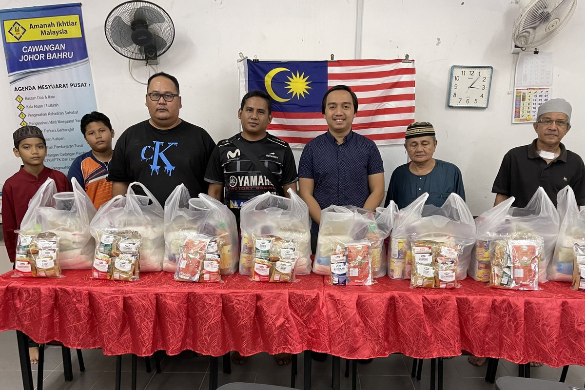 MadyasirAB's tweet photo. Hari ini saya hadir ke Majlis Serahan Sumbangan Ramadhan Komuniti Jalan Meranti &amp; Jalan Ara.

Sebanyak 20 buah keluarga penerima yang terdiri daripada kalangan keluarga yang memerlukan.

Moga segala usaha kita dalam membantu masyarakat diredhai oleh-Nya.

InsyaAllah. https://t.co/SWjNOwBYHr