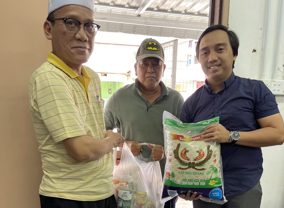 MadyasirAB's tweet photo. Hari ini saya hadir ke Majlis Serahan Sumbangan Ramadhan Komuniti Jalan Meranti &amp; Jalan Ara.

Sebanyak 20 buah keluarga penerima yang terdiri daripada kalangan keluarga yang memerlukan.

Moga segala usaha kita dalam membantu masyarakat diredhai oleh-Nya.

InsyaAllah. https://t.co/SWjNOwBYHr