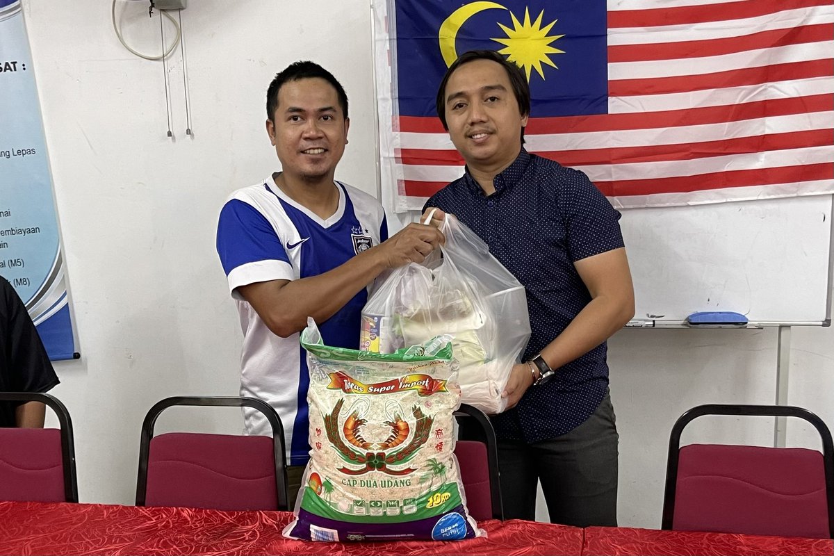 MadyasirAB's tweet photo. Hari ini saya hadir ke Majlis Serahan Sumbangan Ramadhan Komuniti Jalan Meranti &amp; Jalan Ara.

Sebanyak 20 buah keluarga penerima yang terdiri daripada kalangan keluarga yang memerlukan.

Moga segala usaha kita dalam membantu masyarakat diredhai oleh-Nya.

InsyaAllah. https://t.co/SWjNOwBYHr