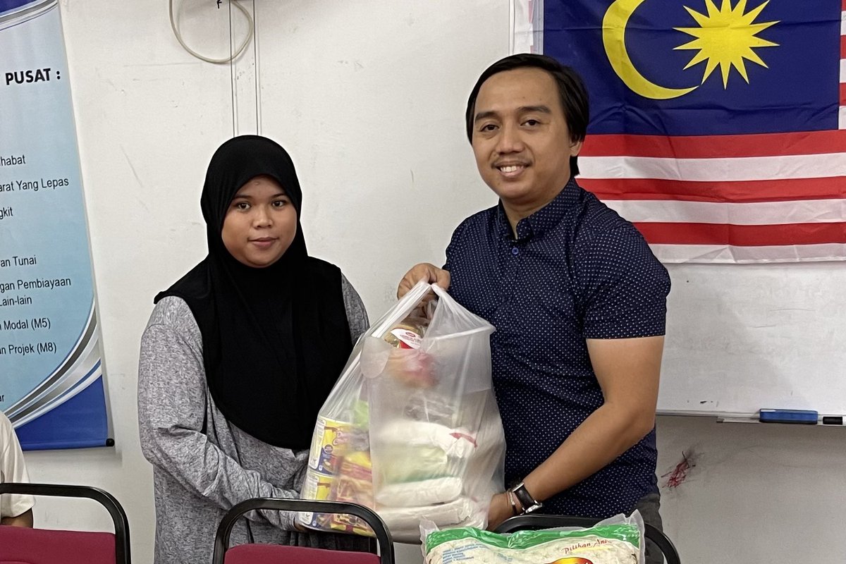 MadyasirAB's tweet photo. Hari ini saya hadir ke Majlis Serahan Sumbangan Ramadhan Komuniti Jalan Meranti &amp; Jalan Ara.

Sebanyak 20 buah keluarga penerima yang terdiri daripada kalangan keluarga yang memerlukan.

Moga segala usaha kita dalam membantu masyarakat diredhai oleh-Nya.

InsyaAllah. https://t.co/SWjNOwBYHr