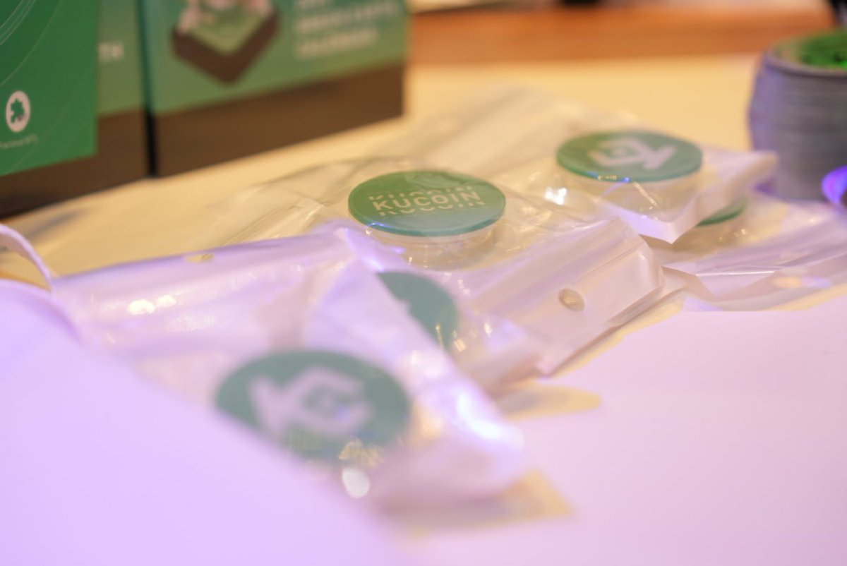 KuCoinItalia's tweet image. Tutto pronto! Passa allo stand di #KuCoin alla #ParisBlockWeek e scopri un mondo di possibilità. Il nostro team è a d disposizione per mostrare la piattaforma e rispondere a tutte le domande.

In più abbiamo del merchandise KuCoin edizione limitata #PBW2023