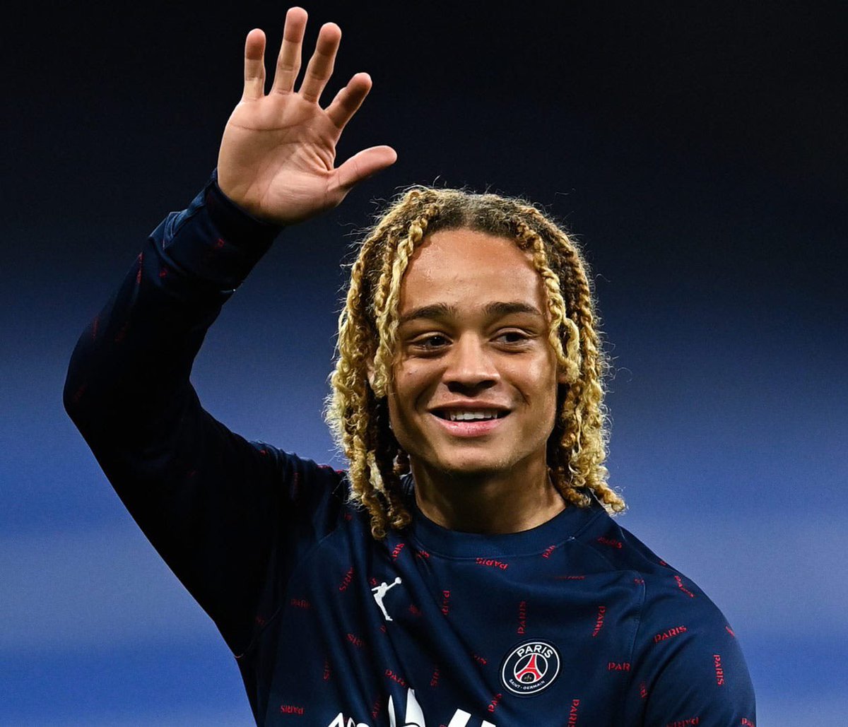 psgcommunity_'s tweet photo. 🚨 Le PSG dispose d’une clause de rachat de 12M€ pour faire revenir Xavi Simons. 🇳🇱🔙

La clause est valable cet été et l’été prochain (2024) mais pour convaincre Xavi Simons de revenir à Paris, il faudra lui garantir du temps de jeu. ⏱

@le_Parisien_PSG https://t.co/yC1SsHmeYq