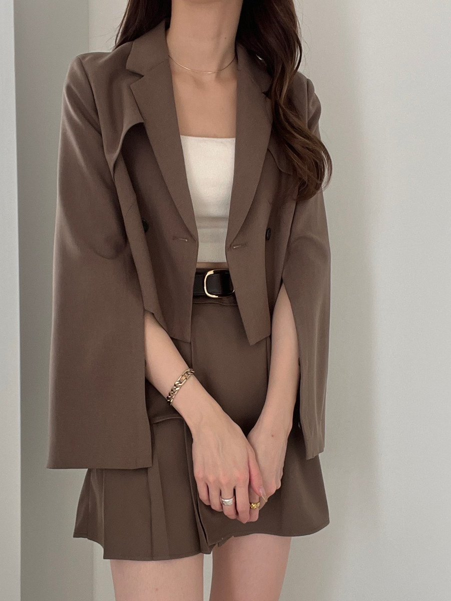 heather_love's tweet image. \ SET UP SERIES /

#ShortJacket
¥9,350(税込)

秋冬シーズンに大人気だった
「ショートテーラードジャケット」が
春夏素材にアップデートされて再登場！

特徴的な
袖スリットデザインは今季も要注目◎

ロングシーズン使えるので
先シーズン買い逃した方は必見です！

▷ dot-st.com/m/heather/CSfM…