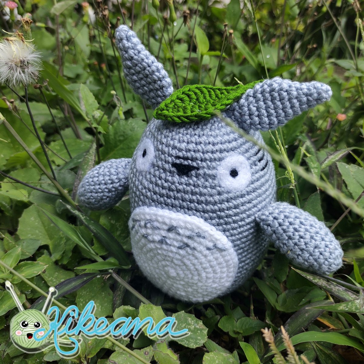 Había una vez un hermoso espíritu del bosque llamado Totoro 😍❤️, que era conocido por todos por su aspecto adorable y mágico .🔮😦 Totoro es una criatura curiosa y amigable que siempre esta dispuesta a explorar el bosque. 🏞️💫🤪

#KikeanaPost #Amigurumi #totoroamigurumi #totoro