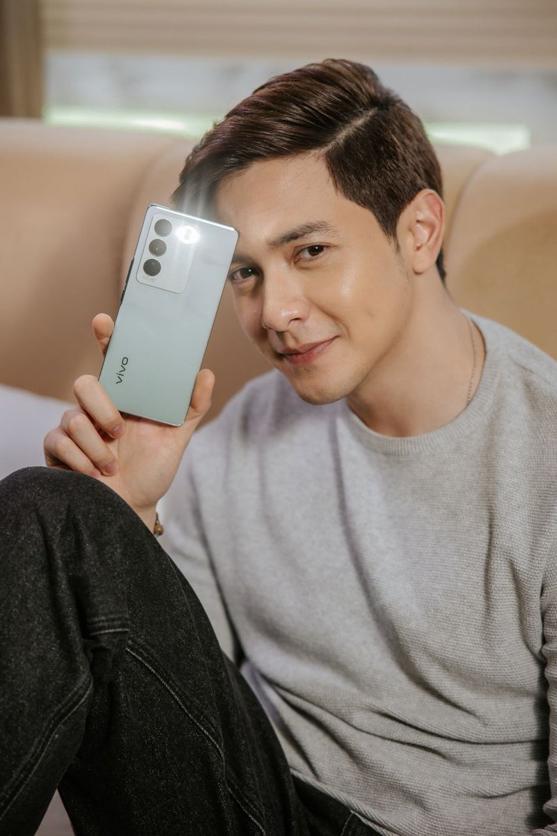 Alden Richards (@aldenrichards02) on Twitter photo 2023-03-23 08:11:10 Always ready for my close up with the sleekest studio in my pocket — the new vivo V27 5G.🔥 The vivo V27 has 50MP Eye AF vlogging camera and the Aura Portrait Algorithm, for only ₱24,999!😎 #TheAuraPortraitMaster #vivoV27Series5G Always ready for my close up with the sleekest studio in my pocket — the new vivo V27 5G.🔥 The vivo V27 has 50MP Eye AF vlogging camera and the Aura Portrait Algorithm, for only ₱24,999!😎 #TheAuraPortraitMaster #vivoV27Series5G